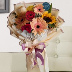 Hand Bouquet Mix Red Roses